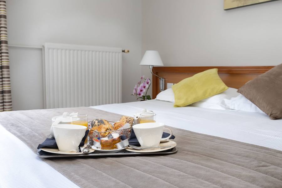 Le petit-déjeuner servi en chambre